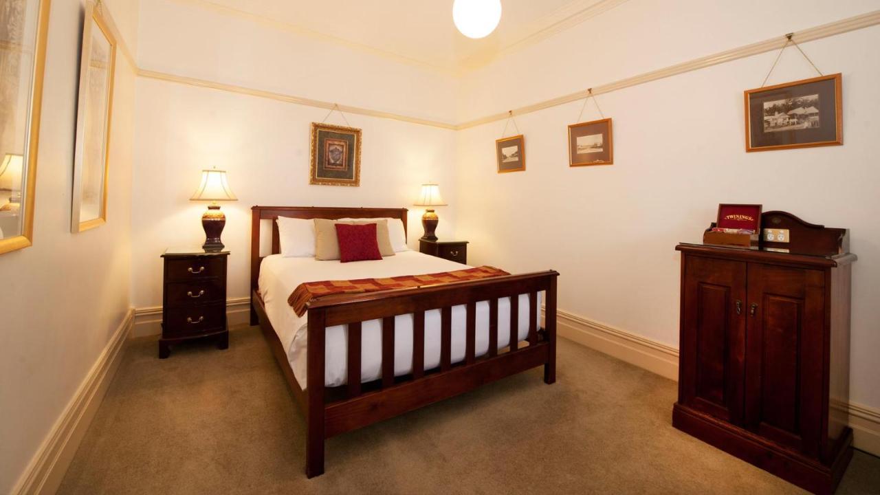 Cobb & Co Court Boutique Hotel Маджи Экстерьер фото