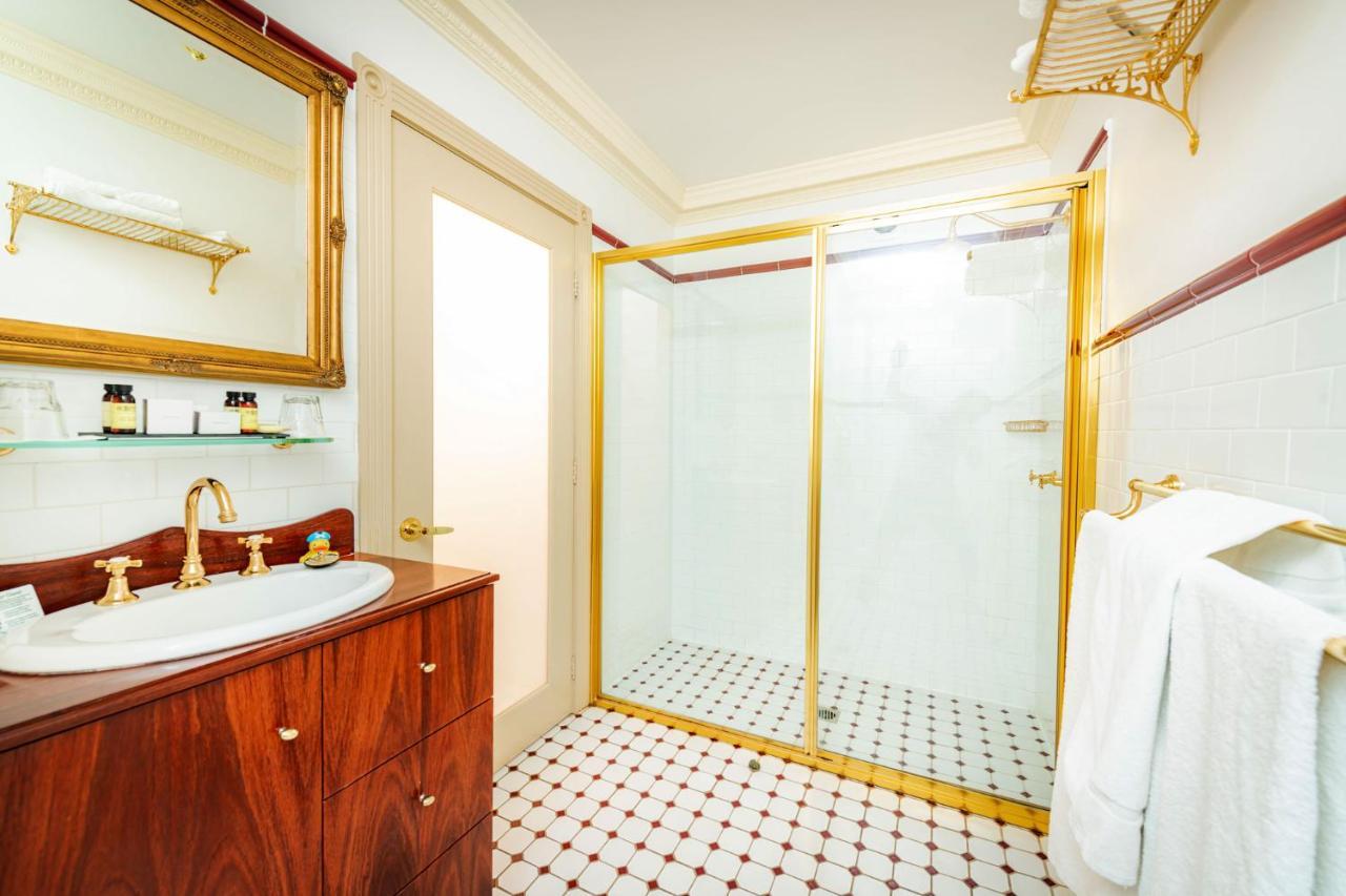 Cobb & Co Court Boutique Hotel Маджи Экстерьер фото