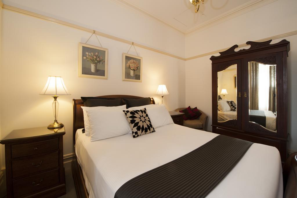 Cobb & Co Court Boutique Hotel Маджи Номер фото