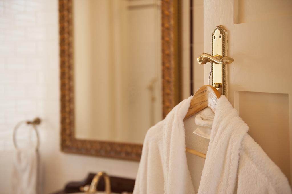 Cobb & Co Court Boutique Hotel Маджи Экстерьер фото