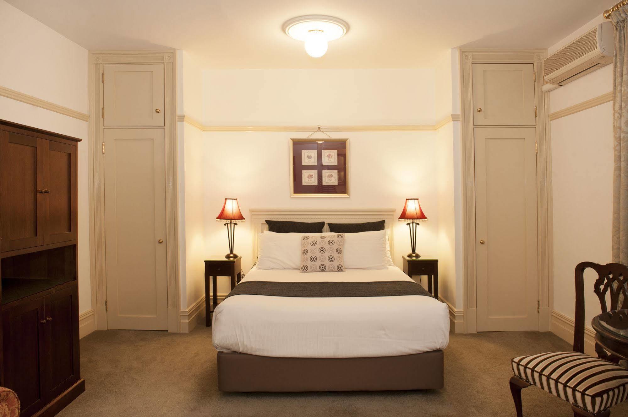 Cobb & Co Court Boutique Hotel Маджи Экстерьер фото